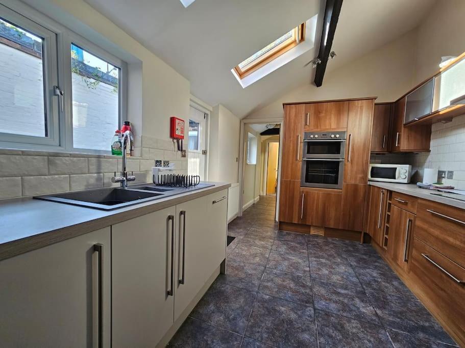 Stratford Centre, Ground Level, Parking Nearby Apartment Bagian luar foto