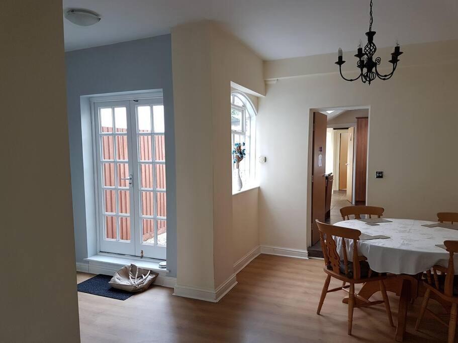 Stratford Centre, Ground Level, Parking Nearby Apartment Bagian luar foto